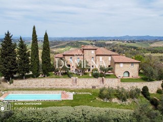 Appartamento in Vendita a San Gimignano, zona Pancole, 1'010'000€, 220 m², arredato