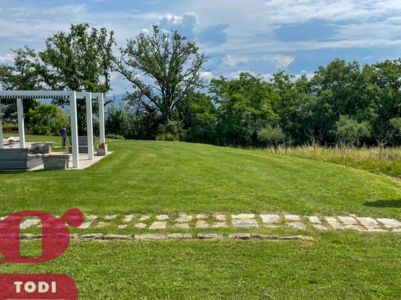 Casale in Vendita a Todi, 1'520'000€, 370 m², arredato