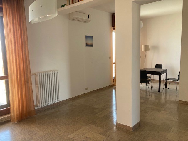 Attico in Affitto a Brindisi, 750€, 80 m², arredato