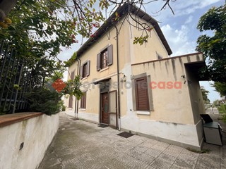 Casa Indipendente in Vendita a Monforte San Giorgio, 220'000€, 224 m²