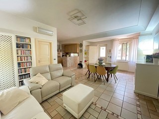 Villa in Vendita a Giugliano in Campania, 750'000€, 650 m²