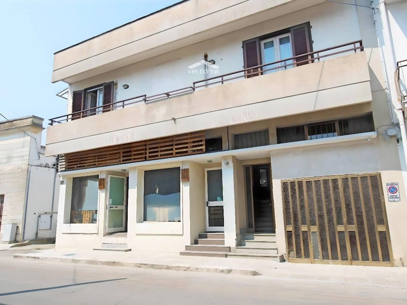 Immobile commerciale in Vendita a Melendugno, 125'000€, 97 m²