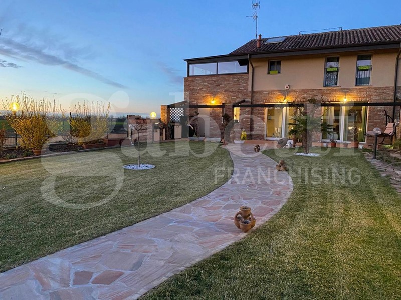 Villa in Vendita a San Giorgio Piacentino, 285'000€, 155 m², arredato