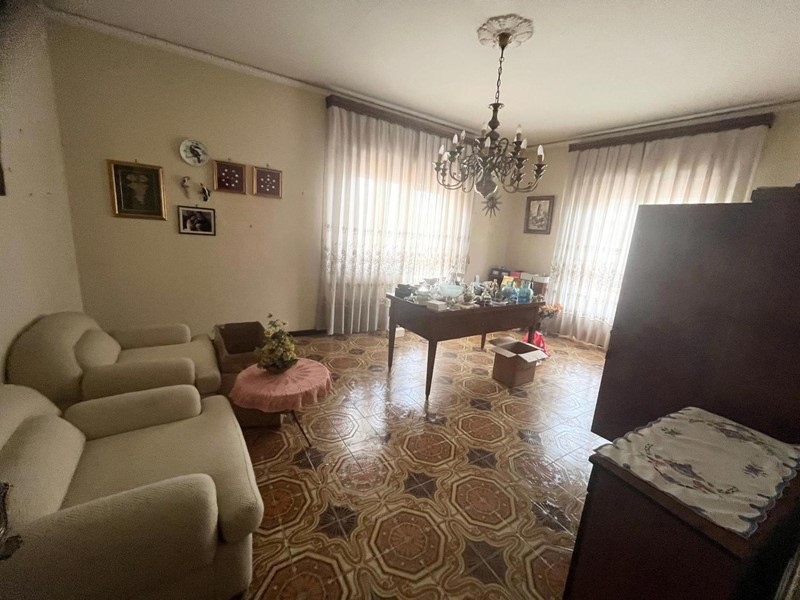 Quadrilocale in Vendita a Palermo, 135'000€, 110 m²