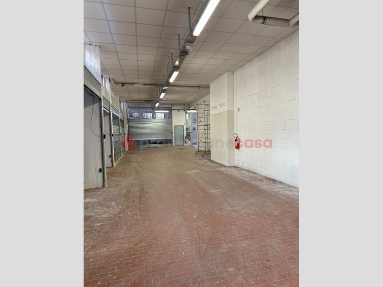 Box in Vendita a Roma, 66'000€, 850 m²