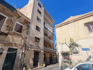 Quadrilocale in Vendita a Palermo, 168'000€, 140 m²