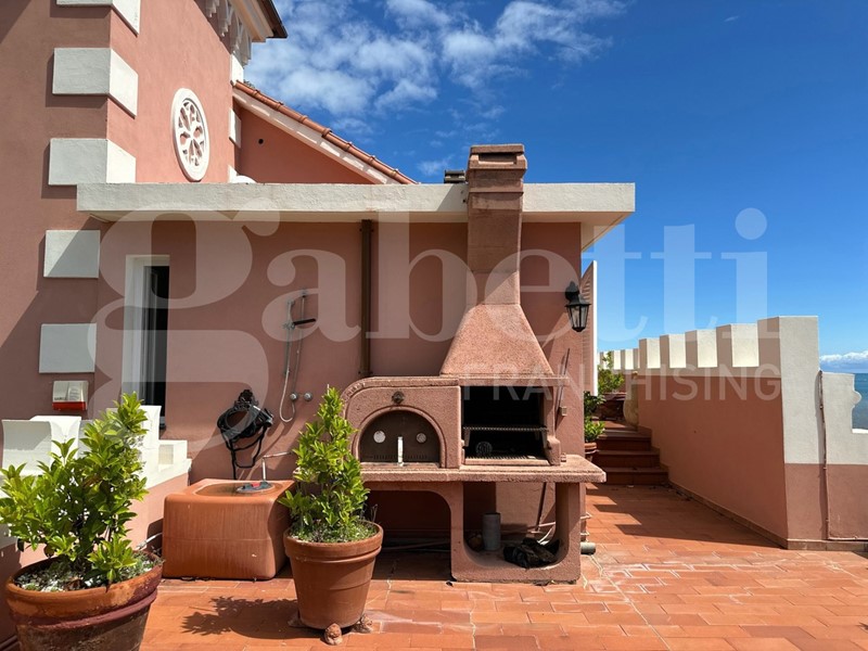 Attico in Vendita a Imperia, 1'059'000€, 233 m²