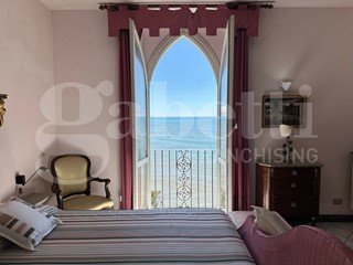 Attico in Vendita a Imperia, 1'059'000€, 233 m²