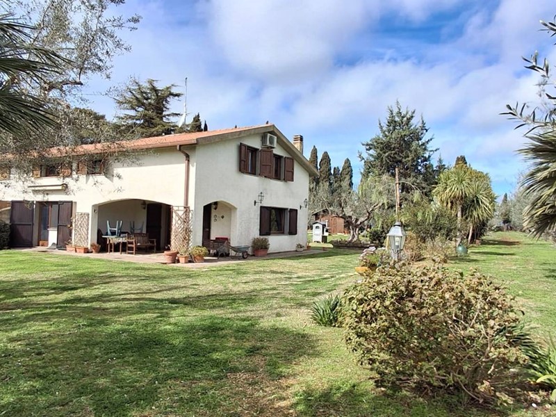 Villa in Affitto a Tarquinia, zona Campagna, 2'000€, 160 m²