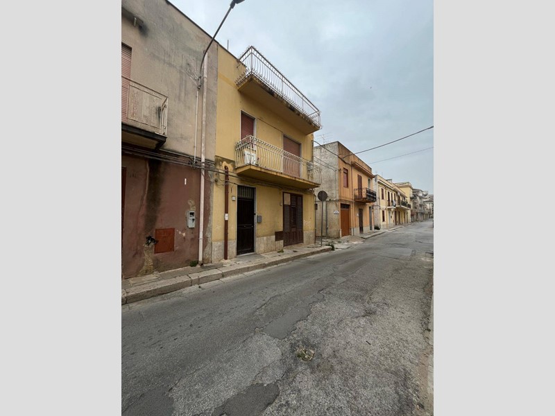 Quadrilocale in Affitto a Castelvetrano, zona Centro Storico, 330€, 95 m²