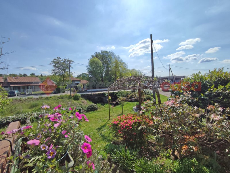 Casa Indipendente in Vendita a Oleggio Castello, 340'000€, 435 m²