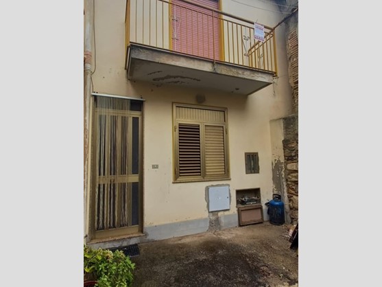 Trilocale in Vendita a Messina, 23'900€, 70 m²