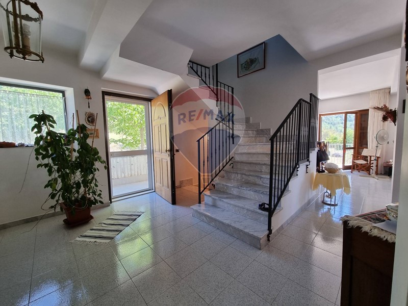 Casa Indipendente in Vendita a Sulmona, 255'000€, 400 m²