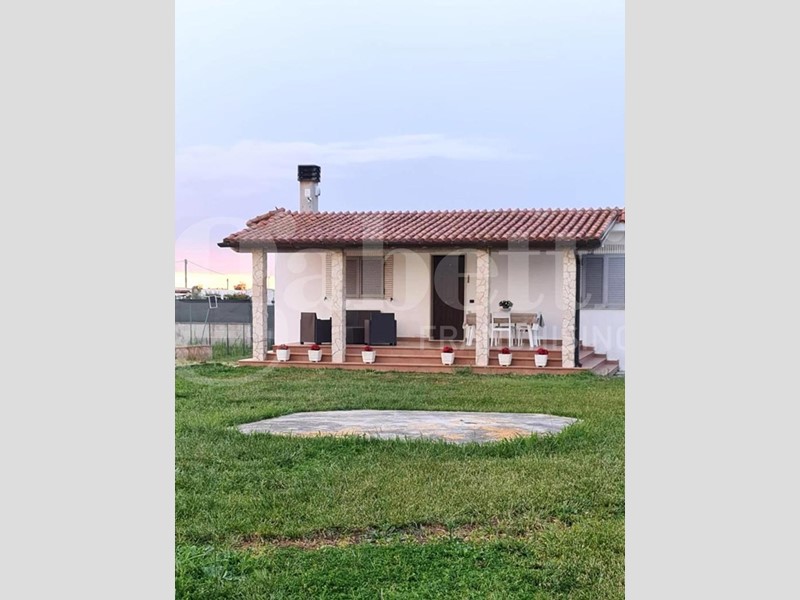 Casa Indipendente in Vendita a Terracina, 280'000€, 130 m²