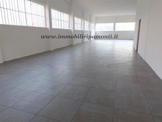 Negozio in Vendita a Lecco, 235'000€, 200 m²