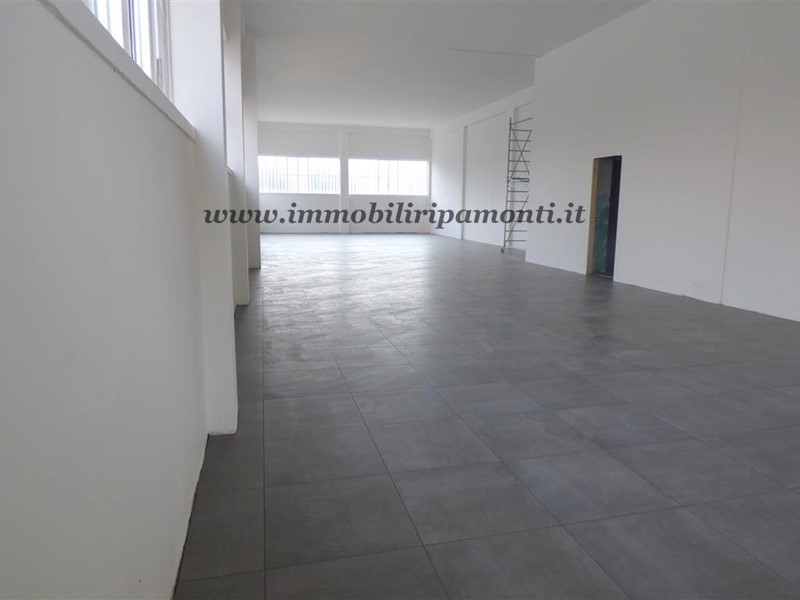 Laboratorio in Vendita a Lecco, 235'000&euro;, 200 m²