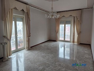 Quadrilocale in Vendita a Barcellona Pozzo di Gotto, 90'000€, 161 m²