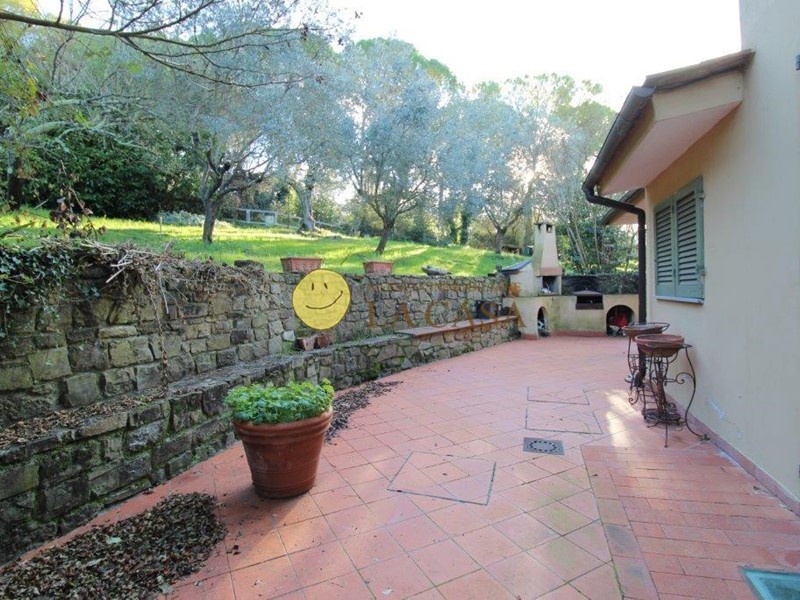 Villa bifamiliare in Vendita a Bagno a Ripoli, zona Osteria Nuova, 800'000€, 254 m², con Box