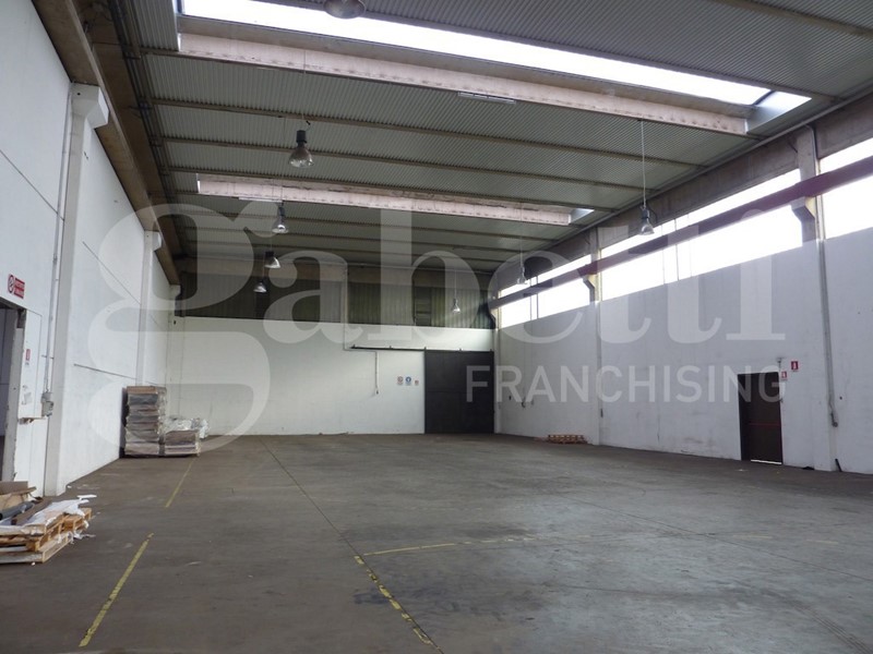 Capannone in Vendita a Preganziol, 600'000€, 1000 m²