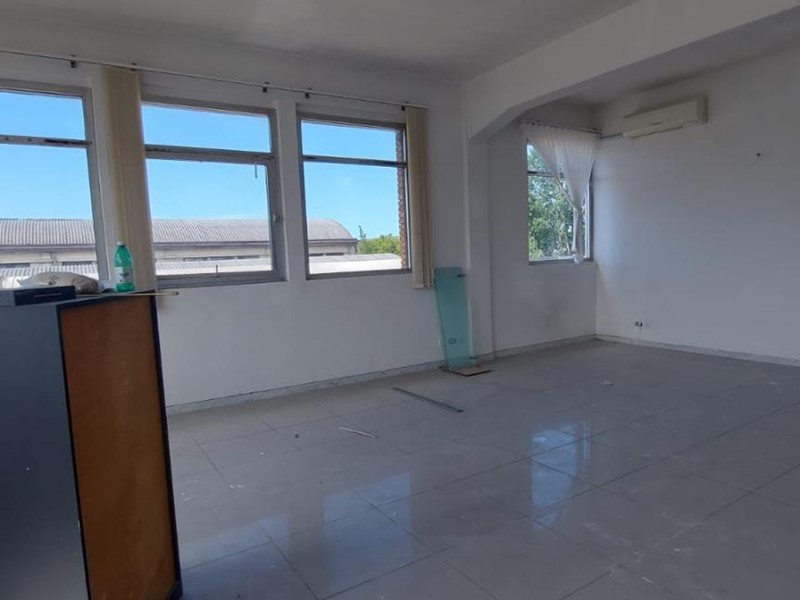 Ufficio in Affitto a Carrara, zona Marina di Carrara, 700€, 85 m²