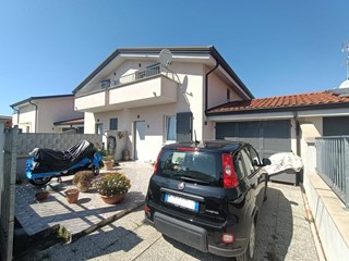 Casa Semi Indipendente in Vendita a Carrara, zona Battilana, 265'000€, 100 m²