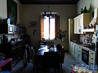 Appartamento in Vendita a Vinci, zona Sovigliana, 300'000€, 100 m², con Box