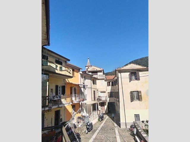 Trilocale in Vendita a Massa, zona Pariana, 95'000&euro;, 80 m², arredato