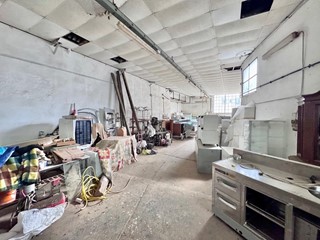 Capannone in Vendita a Vicopisano, zona Uliveto Terme, 87'000€, 220 m²