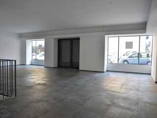 Negozio in Affitto a Bari, 2'600€, 280 m²