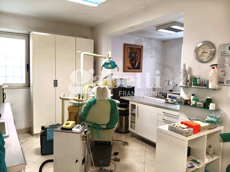 Ufficio in Vendita a Firenze, 140'000€, 142 m²