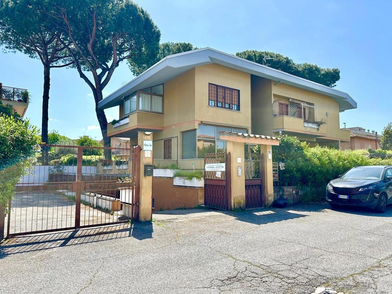 Appartamento in Vendita a Roma, 160'000€, 80 m²