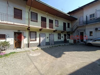 Appartamento in Vendita a Magnago, 75'000€, 140 m², arredato