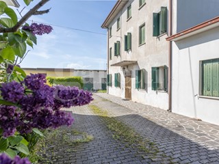 Casa Indipendente in Vendita a Concordia Sagittaria, 200'000€, 305 m²