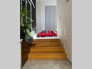 Villa bifamiliare in Vendita a Aprilia, 420'000€, 240 m², arredato