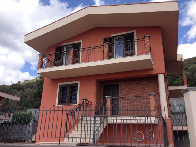 Villa in Vendita a Furci Siculo, 210 m²