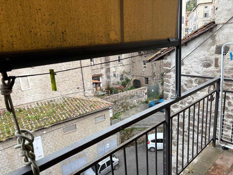 Quadrilocale in Vendita a Ronciglione, zona centro, 45'000€, 71 m²