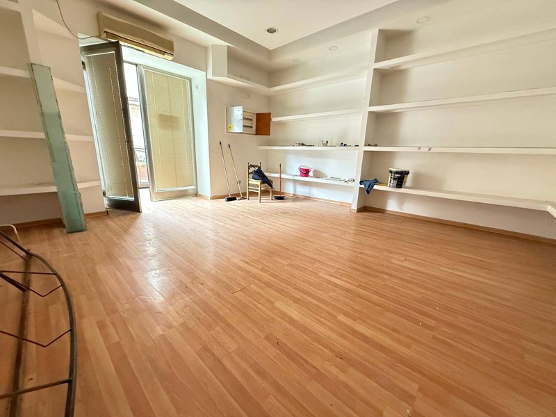 Negozio in Affitto a Caserta, zona Acquaviva, 500€, 60 m²