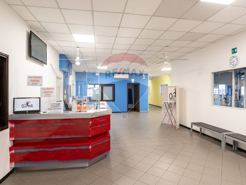 Immobile commerciale in Vendita a Sermide e Felonica, 478'000€, 800 m²