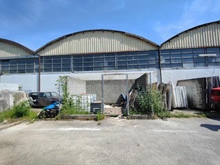 Capannone in Vendita a Luni, zona Dogana, 650'000€, 1700 m²