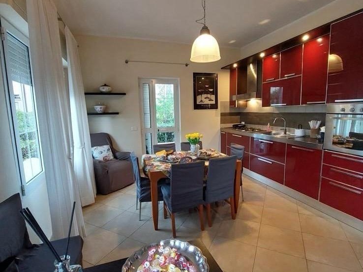 Quadrilocale in Vendita a Camaiore, zona Lido di Camaiore, 380'000&euro;, 80 m²