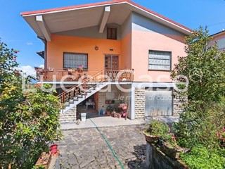 Casa Indipendente in Vendita a Capannori, zona Massa Macinaia, 430'000€, 200 m²