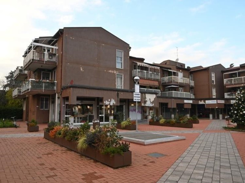 Negozio in Vendita a Arese, 76'500€, 96 m²
