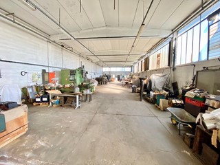 Capannone in Vendita a Casciana Terme Lari, zona Perignano, 195'000€, 710 m²