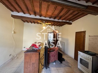 Trilocale in Vendita a Fucecchio, zona Ponte a Cappiano, 90'000€, 63 m²