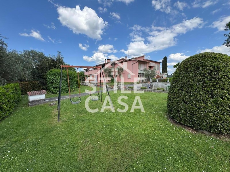 Casa Indipendente in Vendita a Altopascio, zona Chimenti, 299'000€, 400 m², arredato, con Box