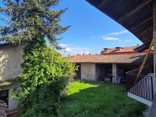 Casale in Vendita a Frossasco, 98'000€, 300 m²