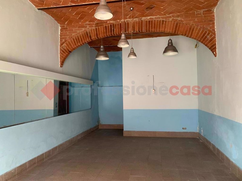 Negozio in Affitto a Arezzo, 350€, 40 m²