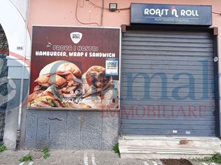Negozio in Affitto a Brusciano, 600€, 55 m²