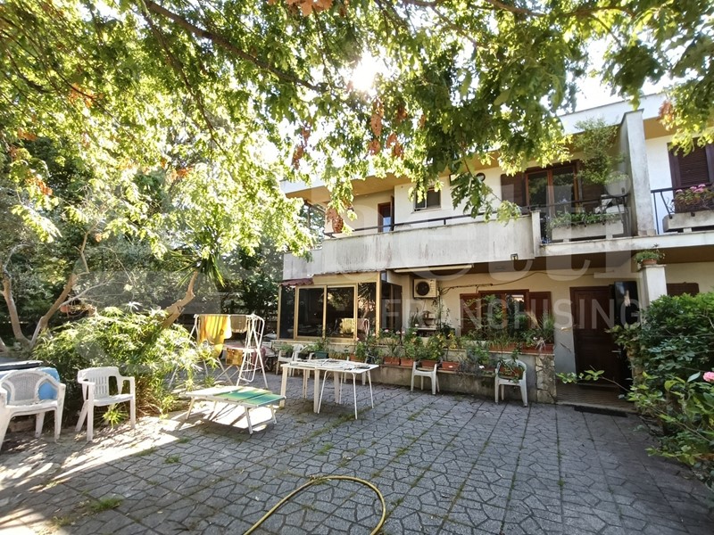 Villa bifamiliare in Vendita a Anzio, 159'000€, 70 m²