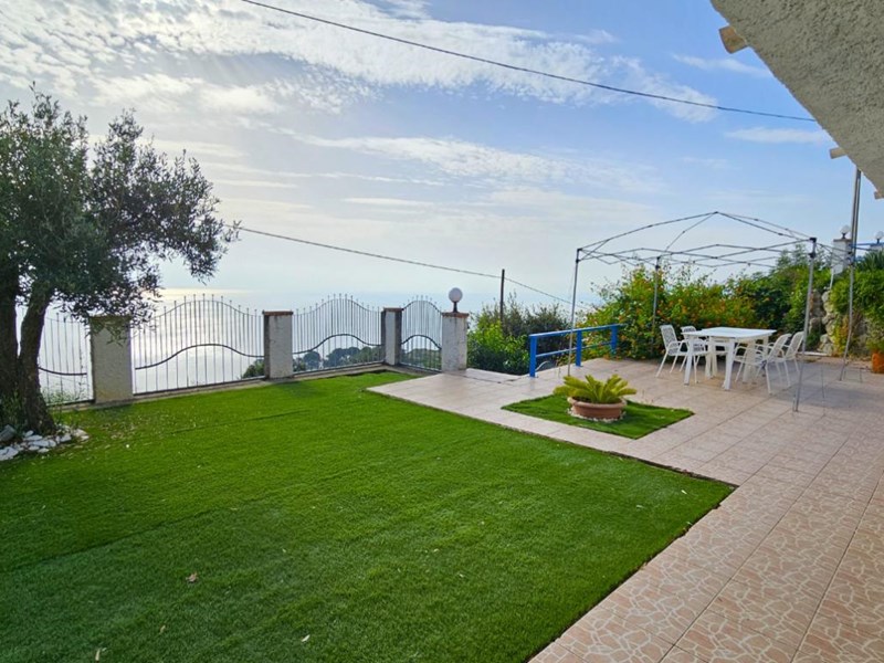 Villa in Vendita a Catanzaro, zona Calabria, 295'000&euro;, 140 m², arredato